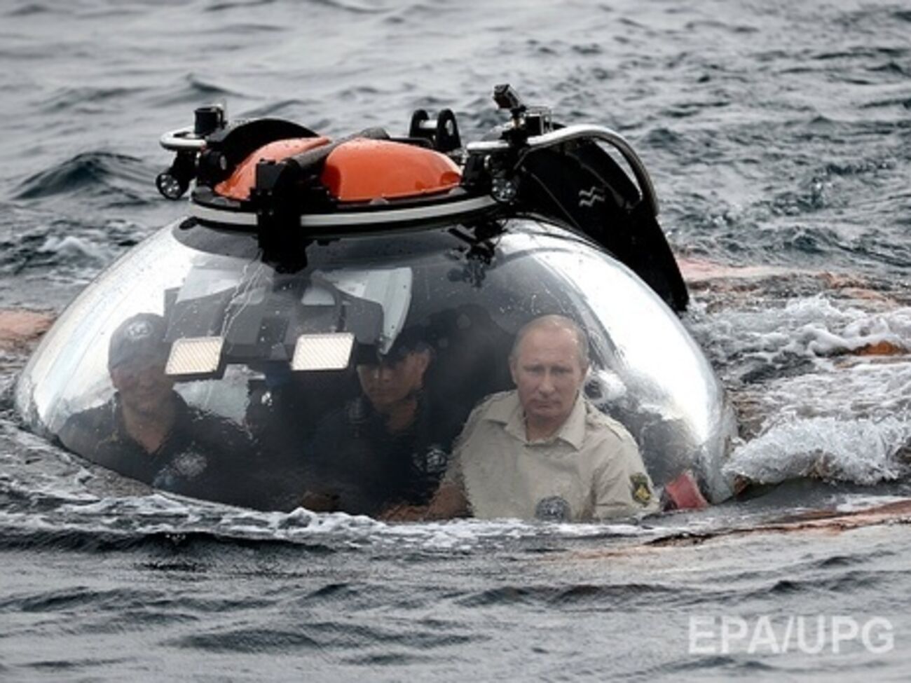 Россияне верят Путину, но все больше сомневаются в том, что страна идет по правильному пути