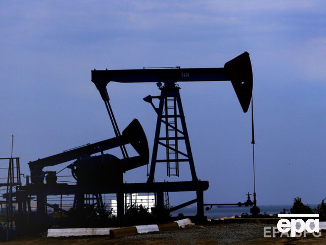 Нефть немного подорожала после существенного падения цены