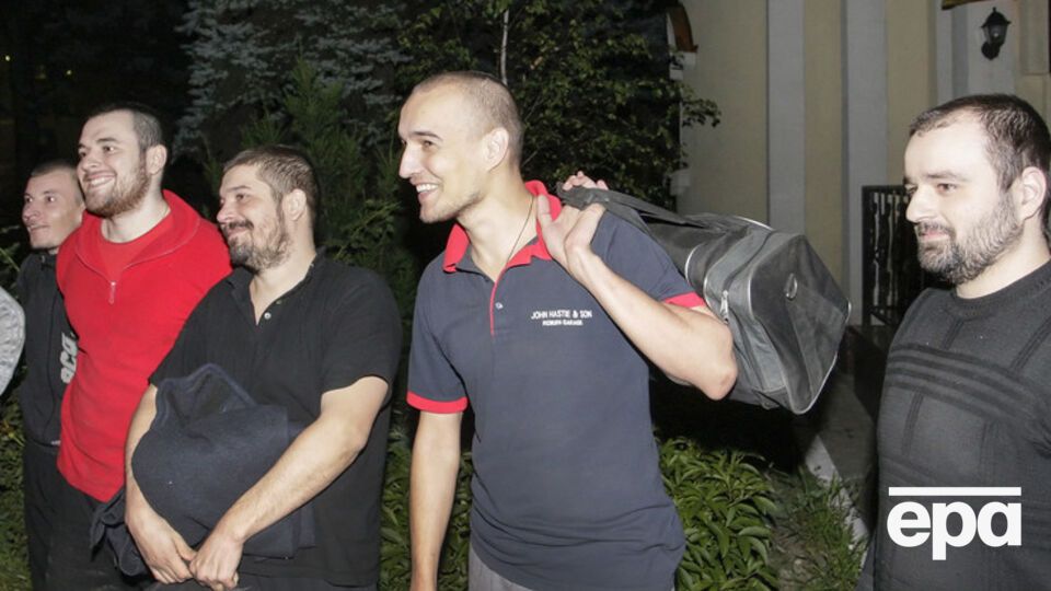 Накануне боевикам передали 12 пленных