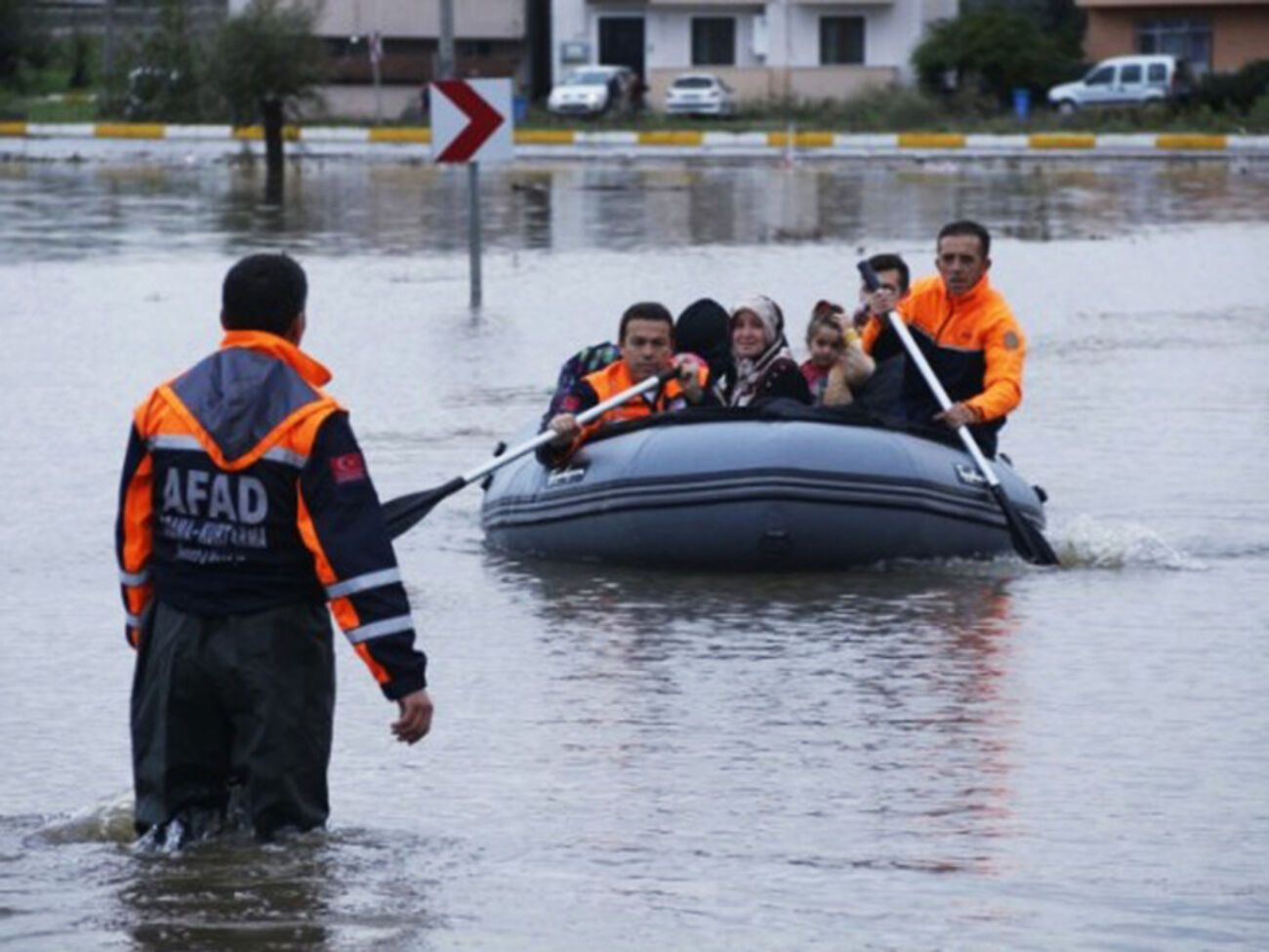 Из-за наводнения и оползней в турецкой провинции Артвин семь человек погибли, двое считаются пропавшими, 17 человек пострадали