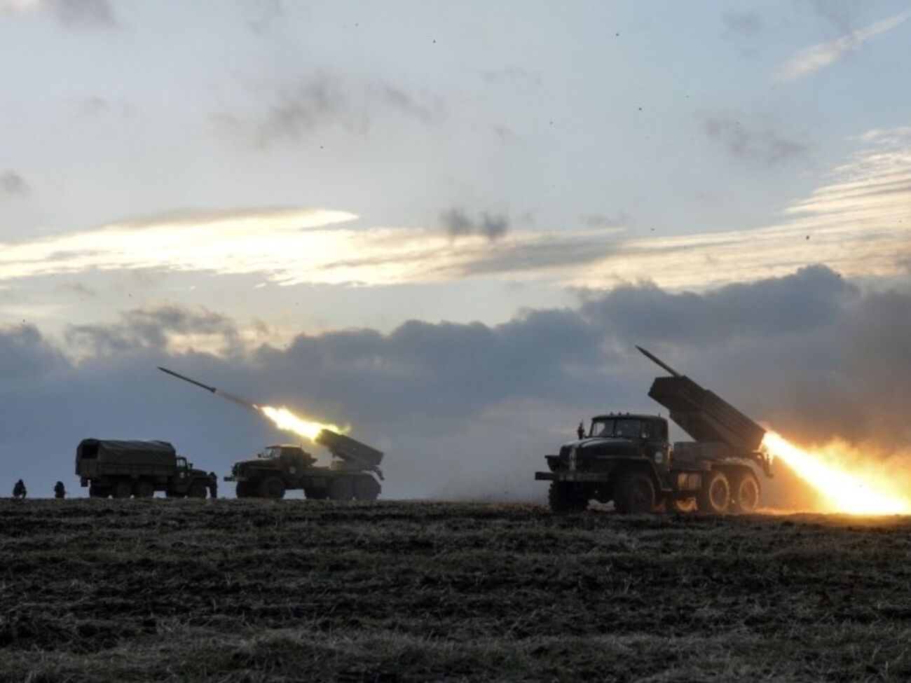 Боевики продолжают обстреливать позиции сил АТО из тяжелых видов вооружений