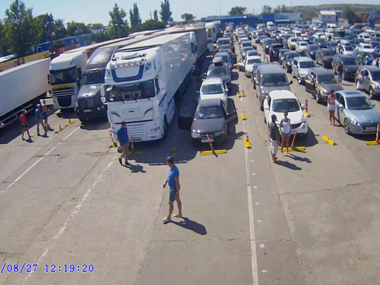 На керченской переправе скопилось большое количество автомобилей