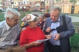 Депутату КПРФ сделали "коллаж" с избирателями