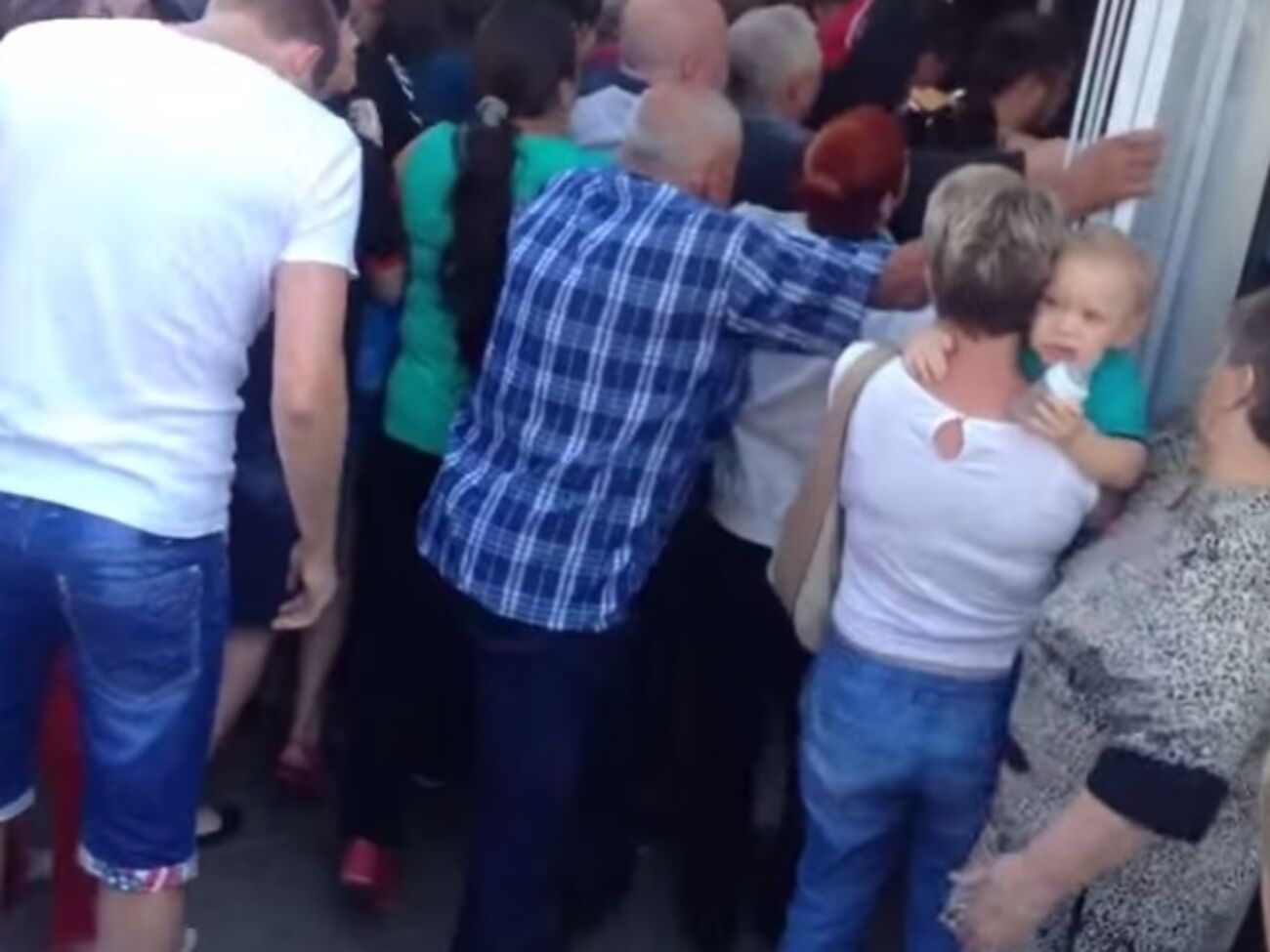 Штурм магазина в Орле.