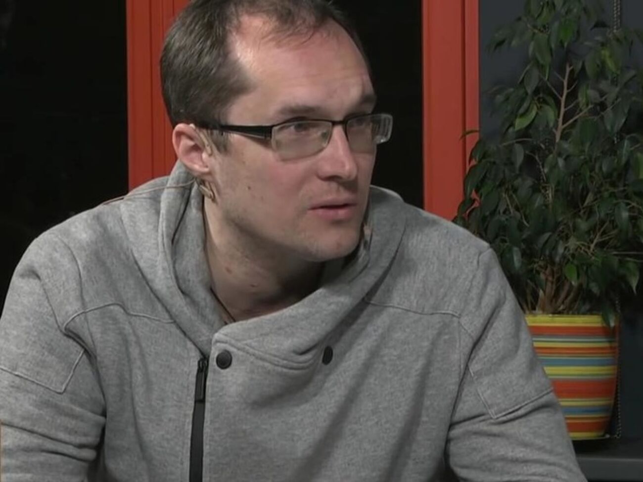 Юрий Бутусов: В нашей армии --- феодализм. Я хочу доказать, что ничего нормального в бардаке в командовании нет