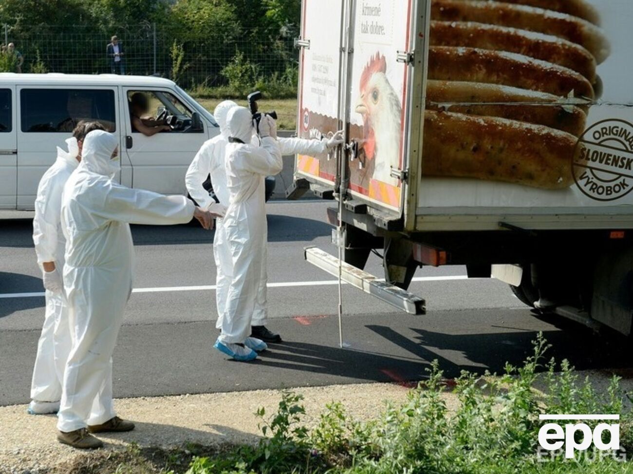 Грузовик с телами мигрантов был обнаружен на шоссе, которое связывает Вену с венгерской границей