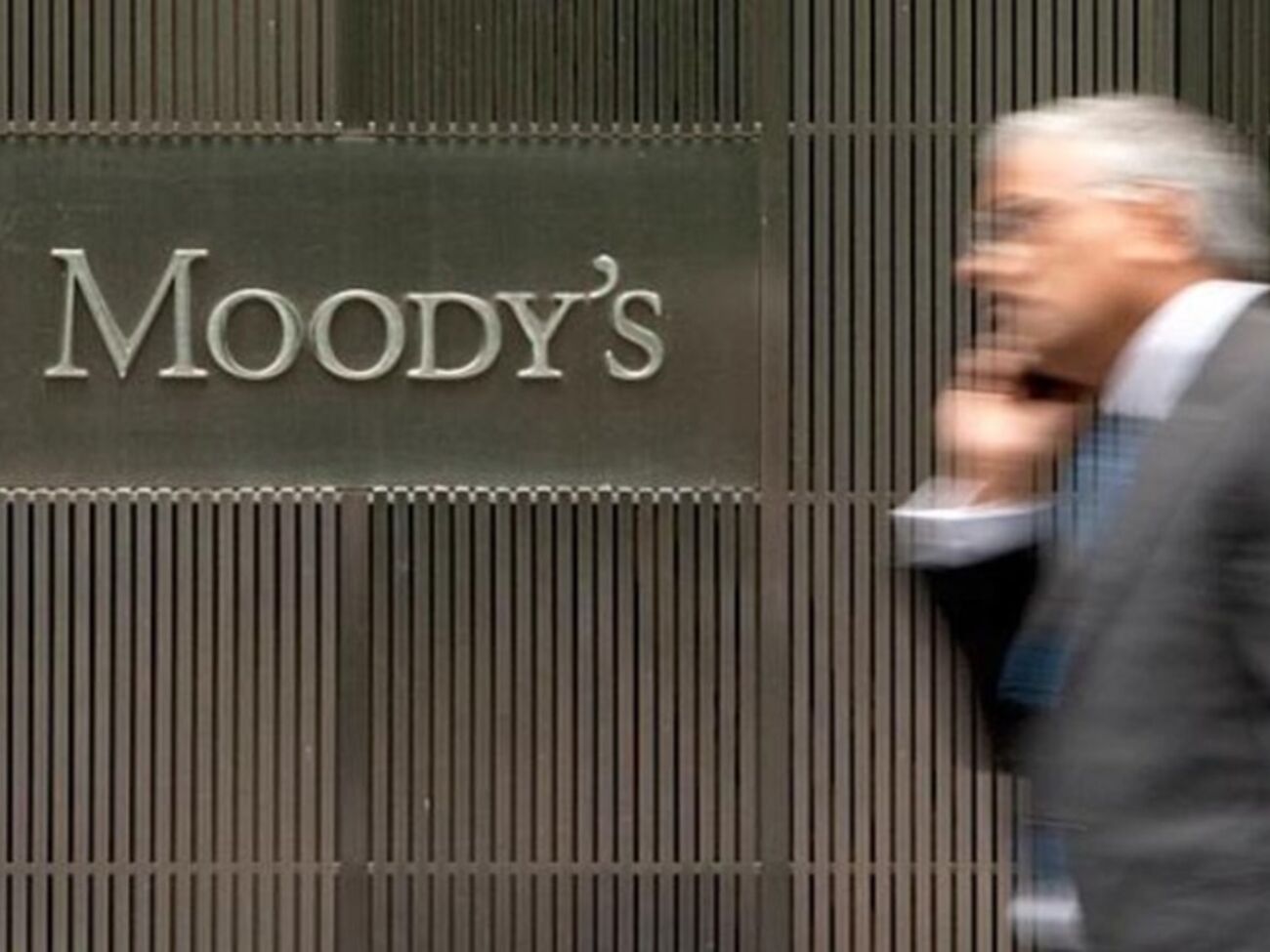Moody 's прогнозирует рецессию экономики в 2016 году в России и Бразилии