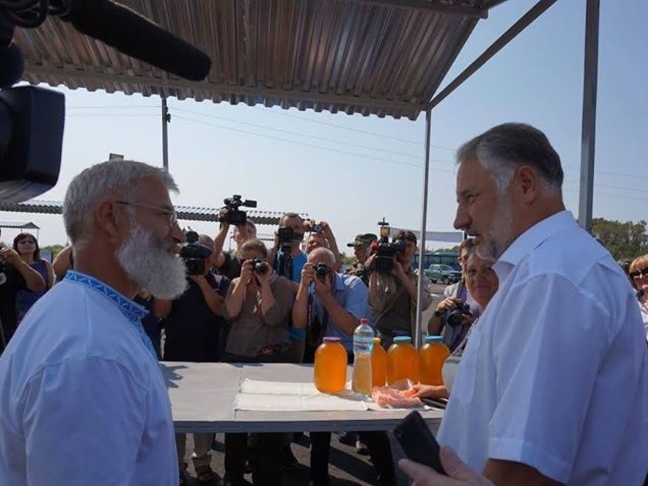 Между пунктом пропуска "Зайцево" и нулевой линией разграничения начал работать первый гуманитарно-логистический центр