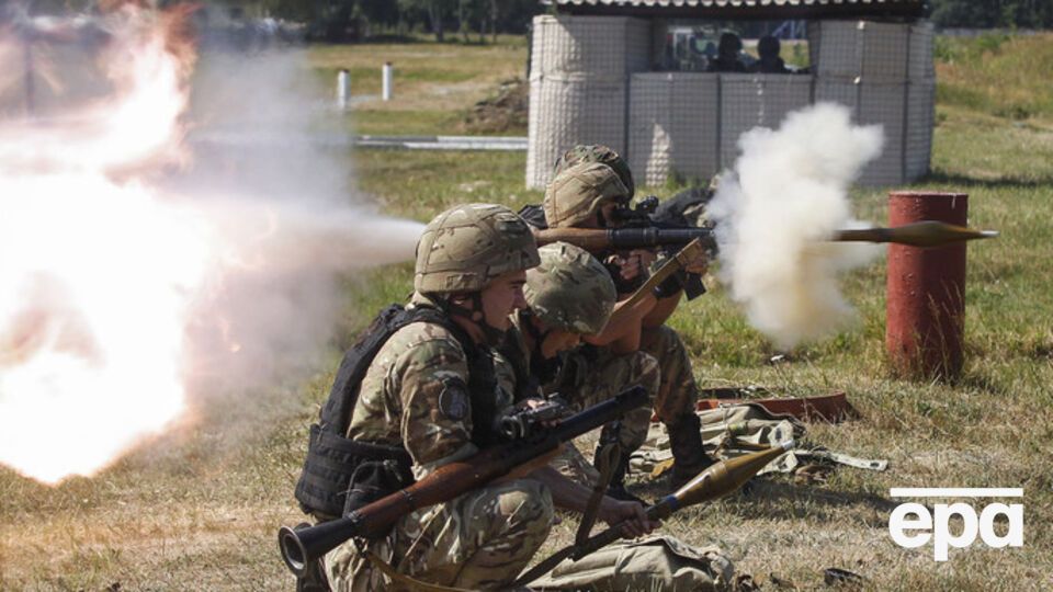 Сейчас в армии служат 107 тыс. контрактников