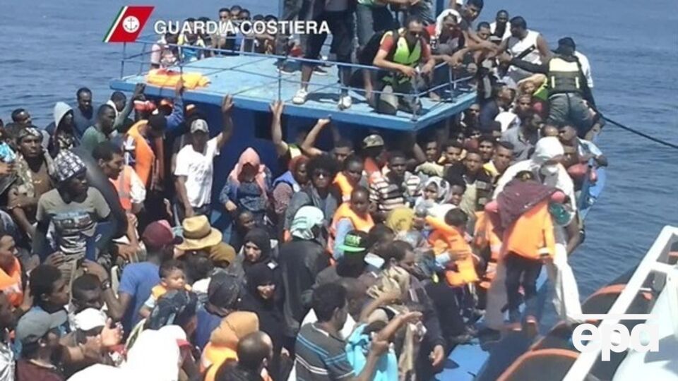 За весь прошлый год Средиземное море пересекли 219 тыс. мигрантов, за восемь месяцев этого – более 300 тыс.