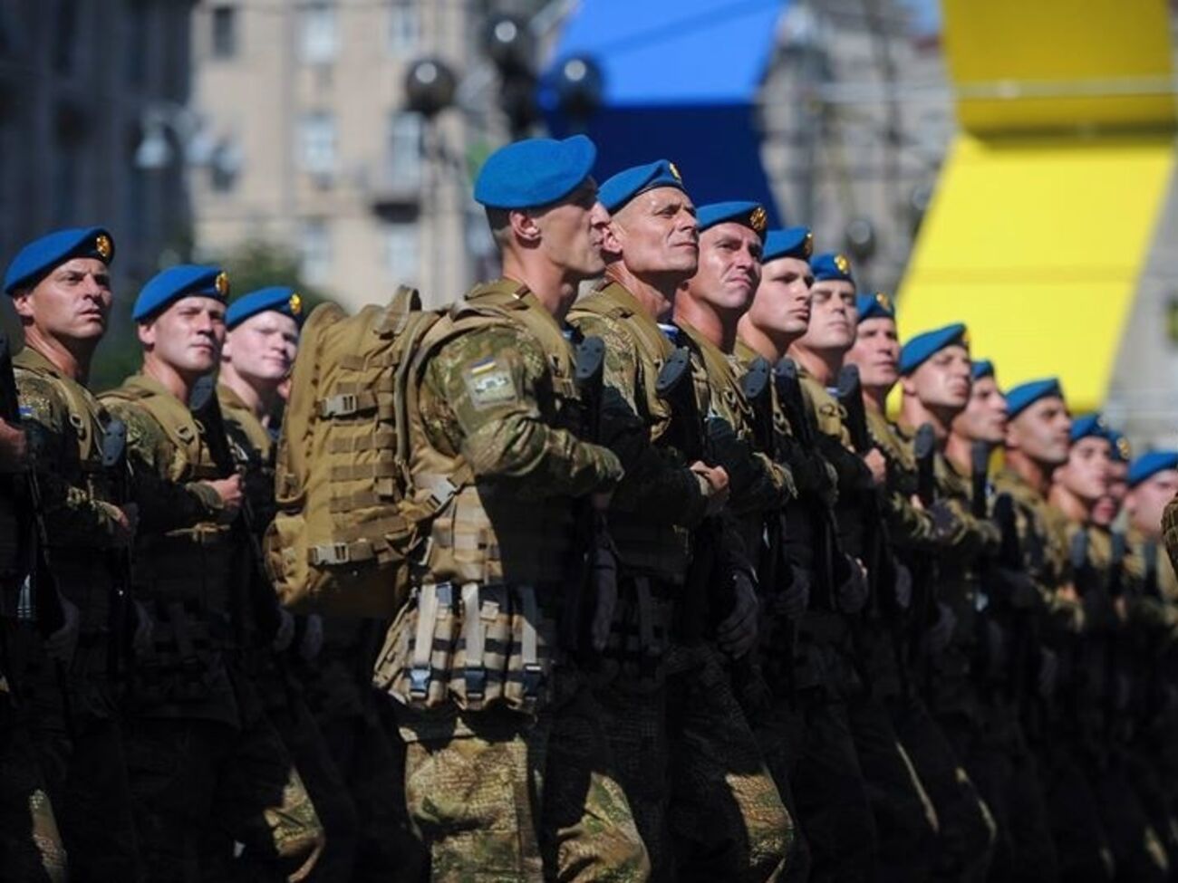 Яценюк: Мы не будем уменьшать расходы на финансирование военного ведомства