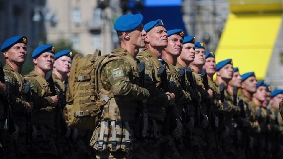 Яценюк: Мы не будем уменьшать расходы на финансирование военного ведомства