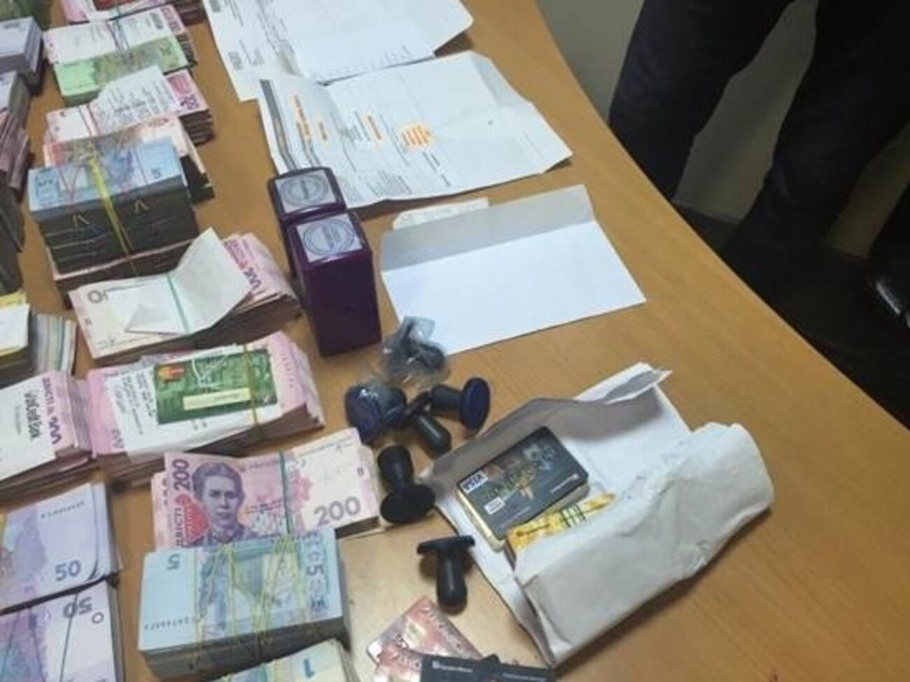 СБУ накрыла два связанных конвертационных центра