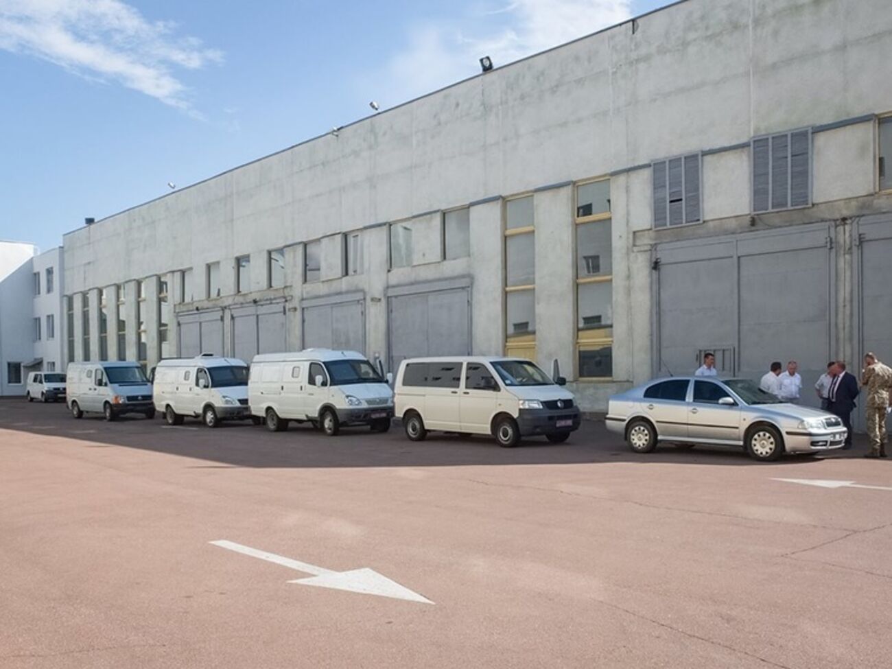 Нацбанк передал украинским разведчикам партию автомобилей