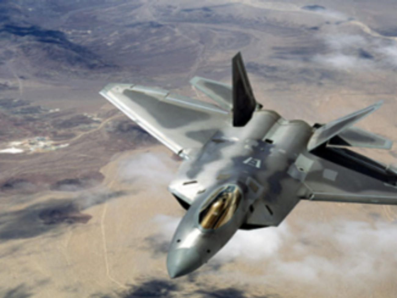 Вместе с самолетами в Германию прибыли 60 военнослужащих из 95-й эскадрильи ВВС США, которые будут проводить учения