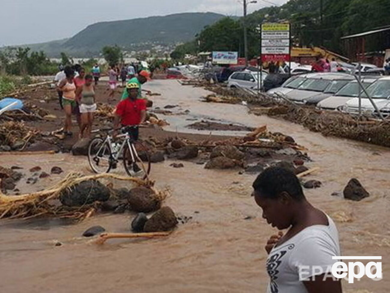 Премьер-министр Доминики: Ураган "Эрика" отбросил остров на 20 лет назад