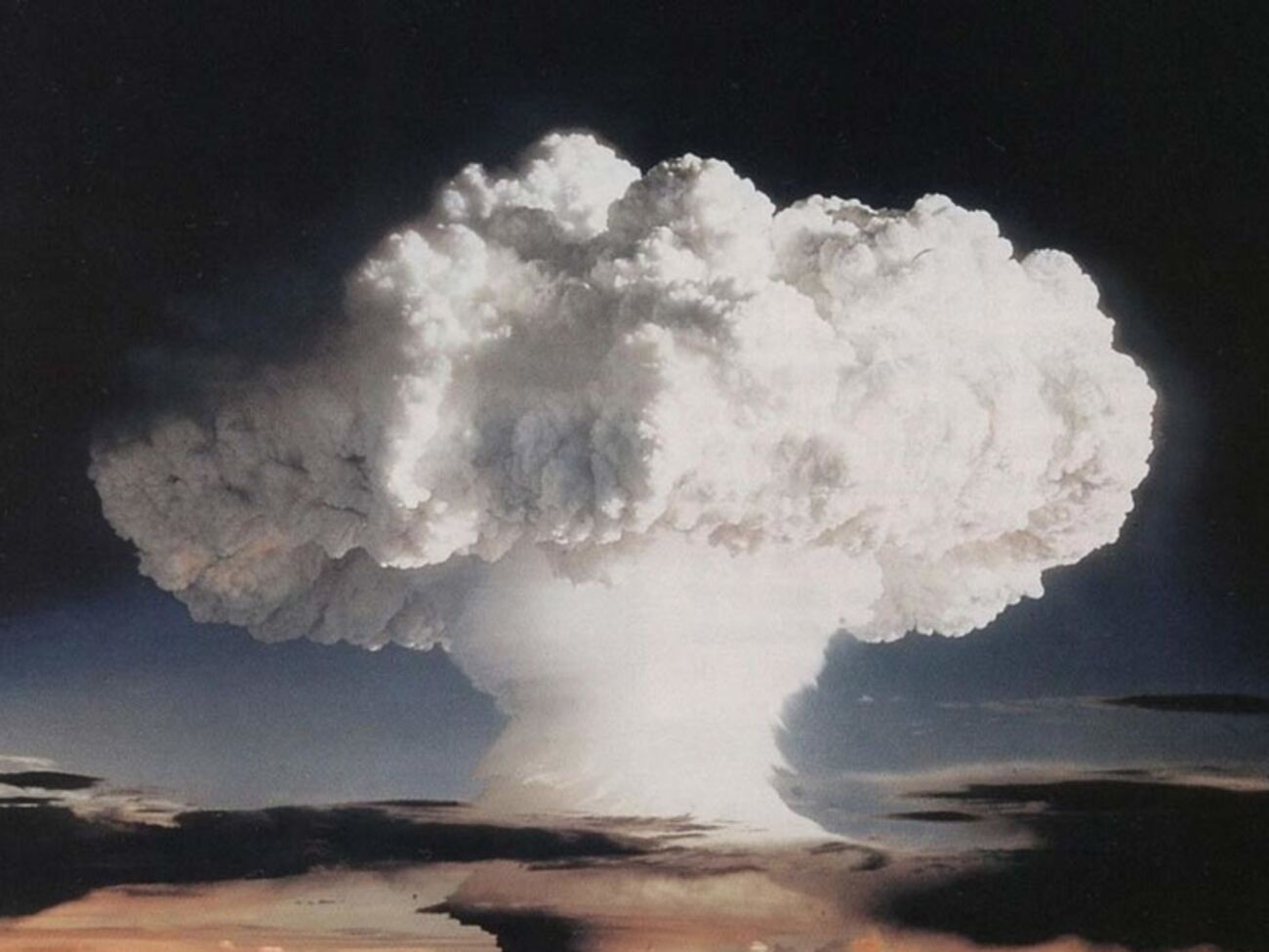 Пан Ги Мун призывает запретить ядерные испытания