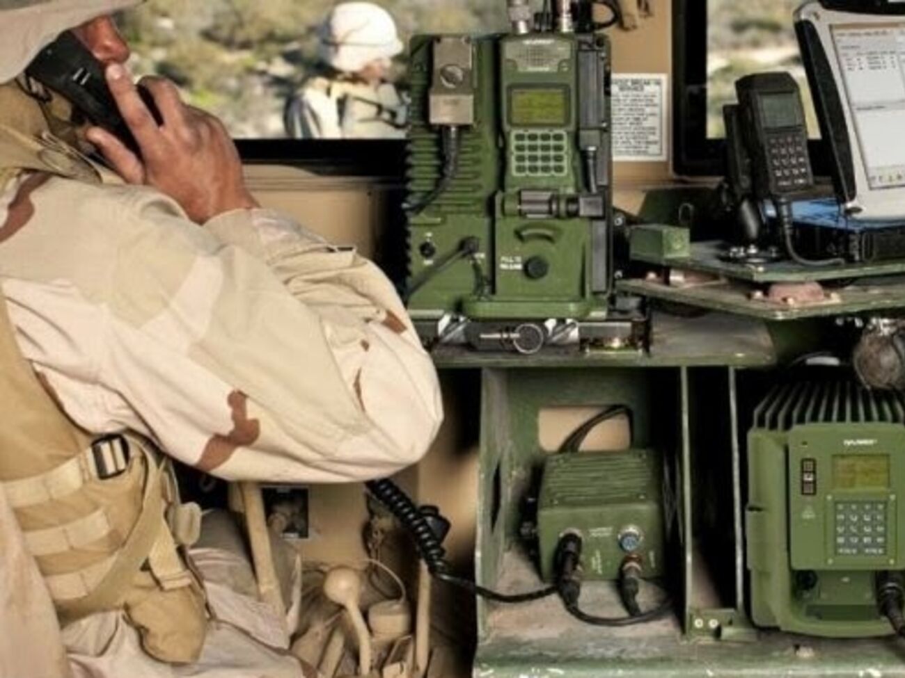 Спустя полтора года войны силовые структуры Украины до сих пор не наладили в зоне АТО общую тактическую систему связи, защищенную от прослушки противником