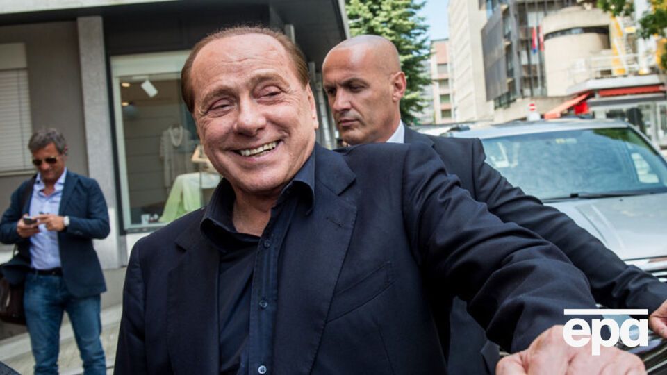 Берлускони продает 48% акций своего клуба