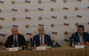 Николай Азаров, Владимир Олейник и Игорь Марков на пресс-конференции в Москве