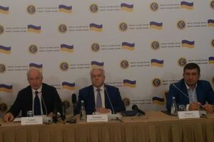 Николай Азаров, Владимир Олейник и Игорь Марков на пресс-конференции в Москве