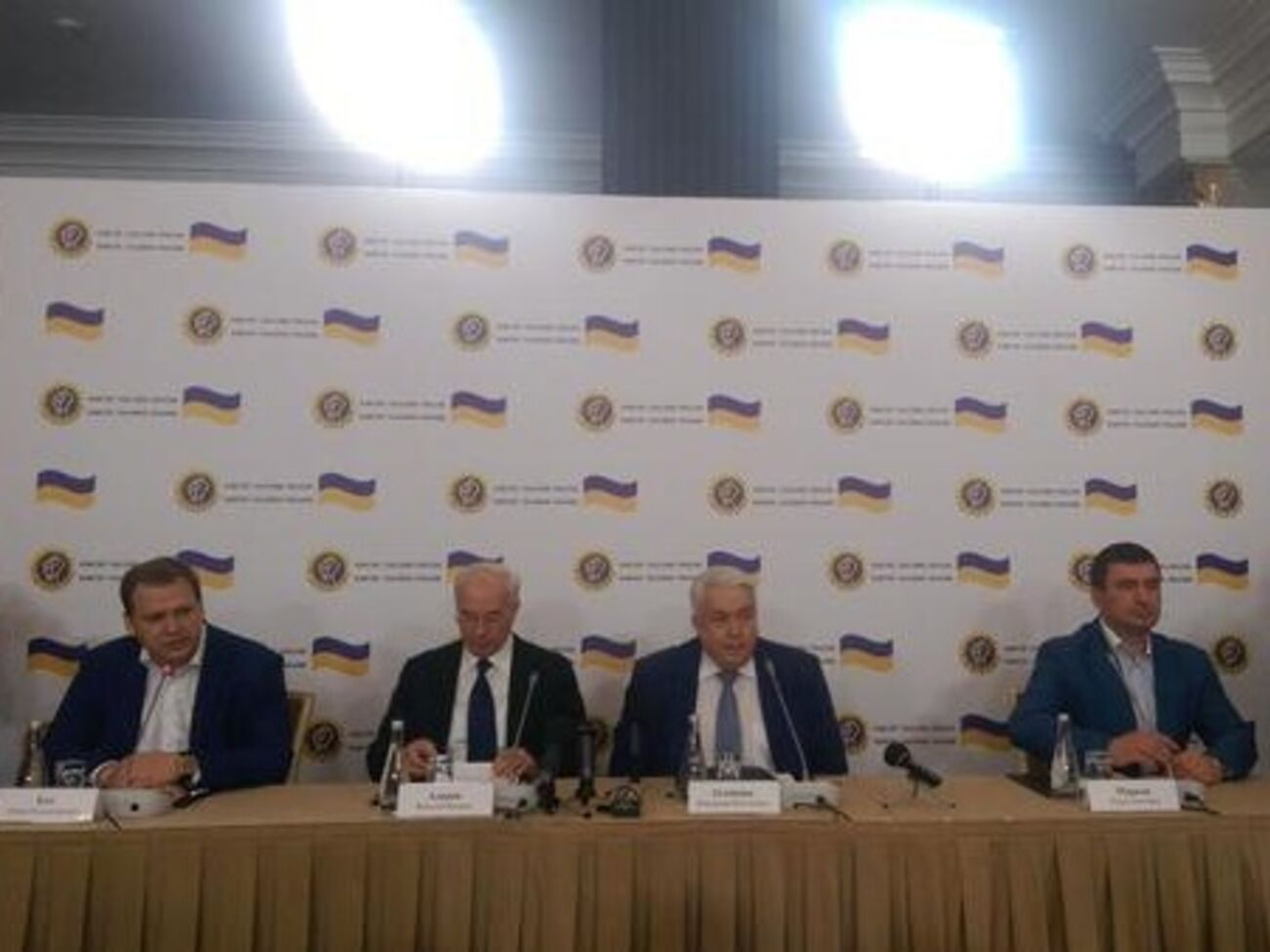 Юрий Кот, Николай Азаров, Владимир Олейник и Игорь Марков на пресс-конференции в Москве