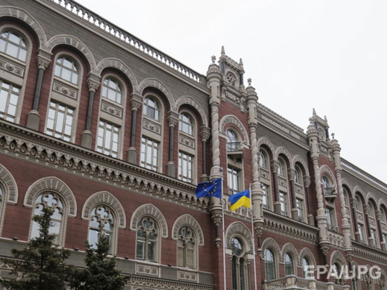 Нацбанк установил официальный курс гривны на 4 августа