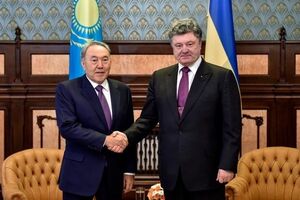 Порошенко и Назарбаев провели телефонный разговор