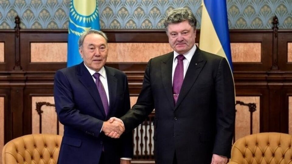 Порошенко и Назарбаев провели телефонный разговор