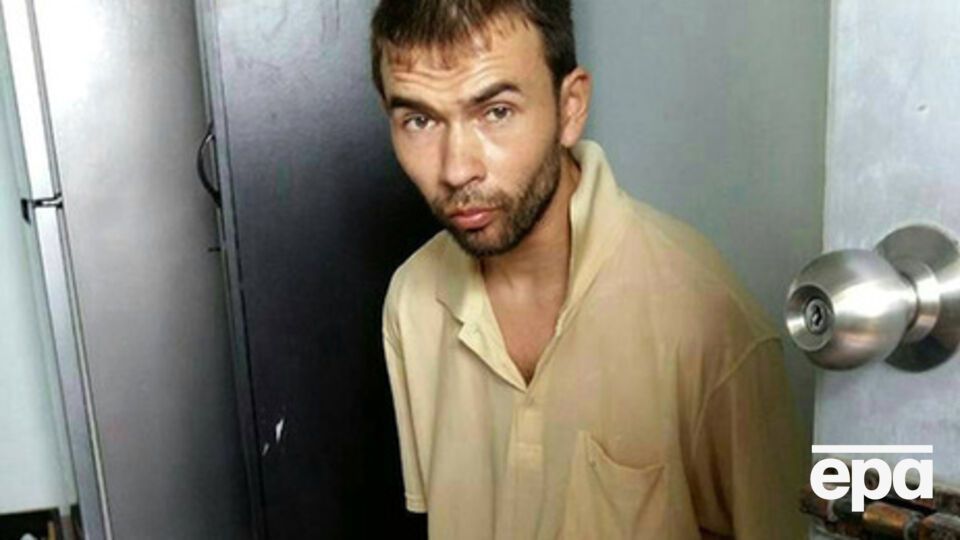 Задержанный не похож на мужчину, который запечатлен на видеозаписи камер наблюдения