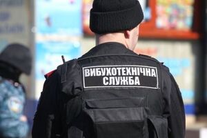 Взрывотехники ищут взрывчатку на рынке "7-й километр"