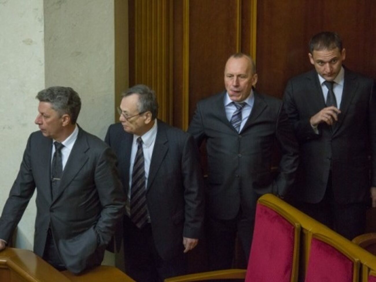 Бывшие регионалы собираются поддержать децентрализацию, утверждает издание "Публичные люди"