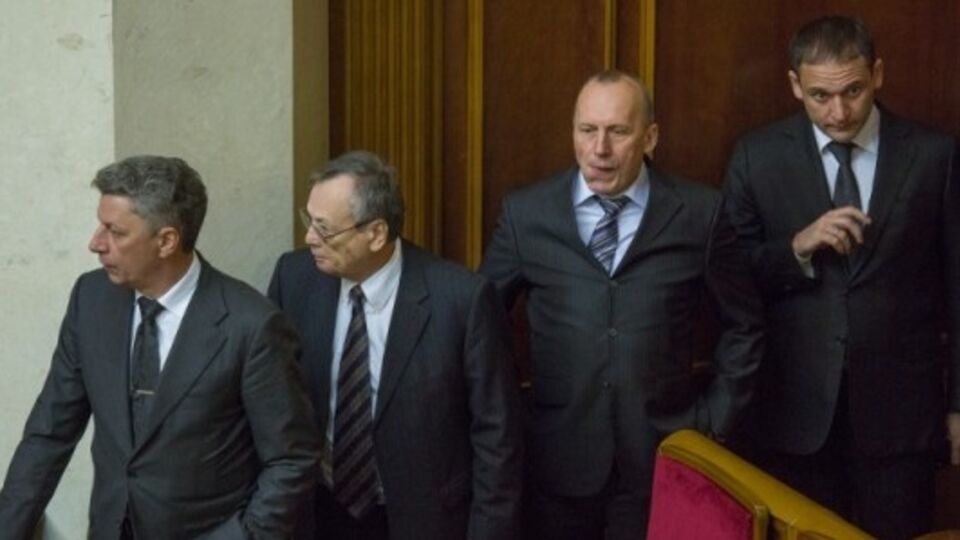 Бывшие регионалы собираются поддержать децентрализацию, утверждает издание "Публичные люди"