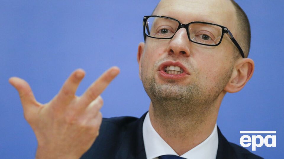 Яценюк заявил о повышении зарплат и пенсий