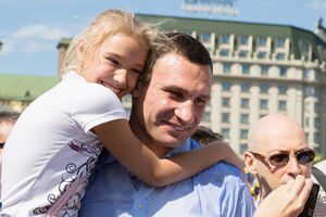 Мэр Киева на открытии Почтовой площади