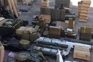 Содержимое одного из складов с оружием, обнаруженного СБУ