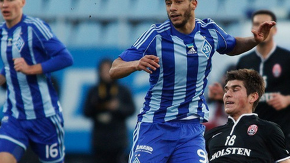 Киевское "Динамо" остается лидером чемпионата