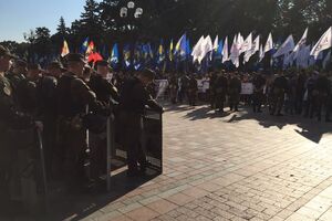 Под Радой митингуют противники изменения Конституции Украины. Фоторепортаж