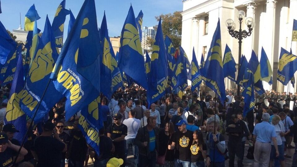 Активисты протестуют против принятия изменений Конституции в части децентрализации