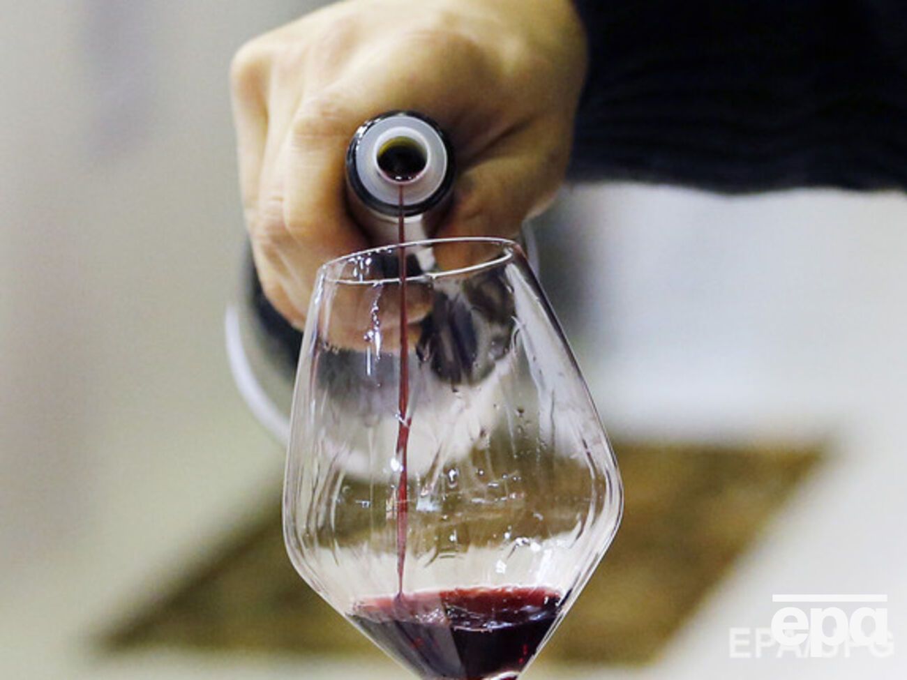 Завтра цены на алкоголь еще раз поднимут