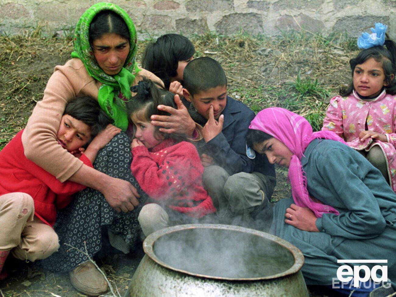 Армяно-азербайджанский конфликт вокруг Нагорного Карабаха привел к появлению большого числа беженцев с обеих сторон