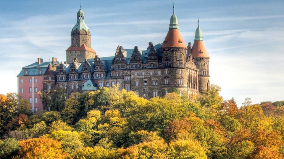 Считается, что обнаруженный нацистский "золотой поезд" спрятан под замком Ксенж, построенным в XIII веке