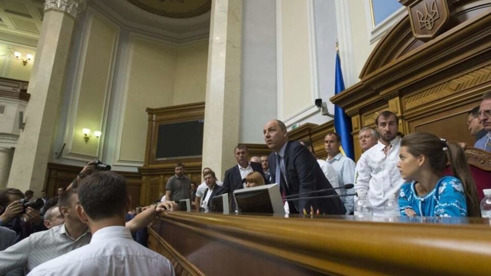 За принятие законопроекта о внесении изменений в Конституцию в части децентрализации в первом чтении проголосовали 265 из 368 депутатов Верховной Рады