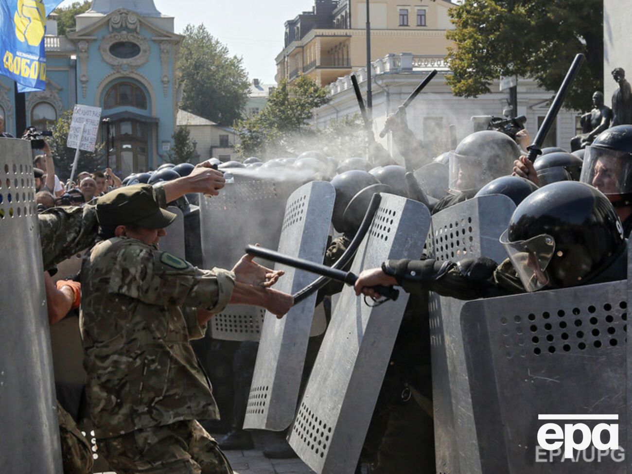 Представители власти называют разные данные о погибших под Радой силовиках