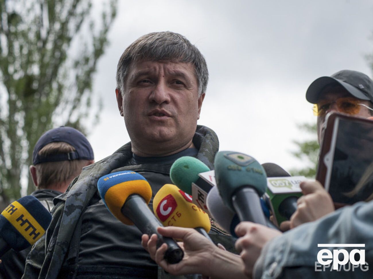 Арсен Аваков: Во время столкновений под парламентом бросались гранаты, взрывпакеты и шашки