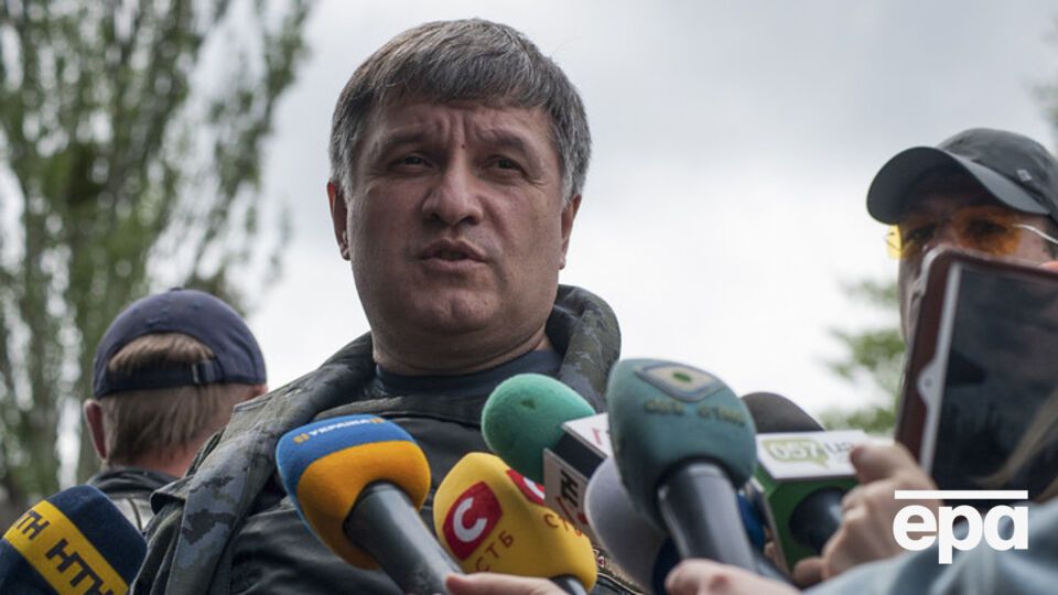 Арсен Аваков: Во время столкновений под парламентом бросались гранаты, взрывпакеты и шашки