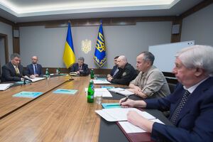 Порошенко: Это не сводки с фронта, где у нас три дня нет погибших, артиллерийских обстрелов, и не палят минометы