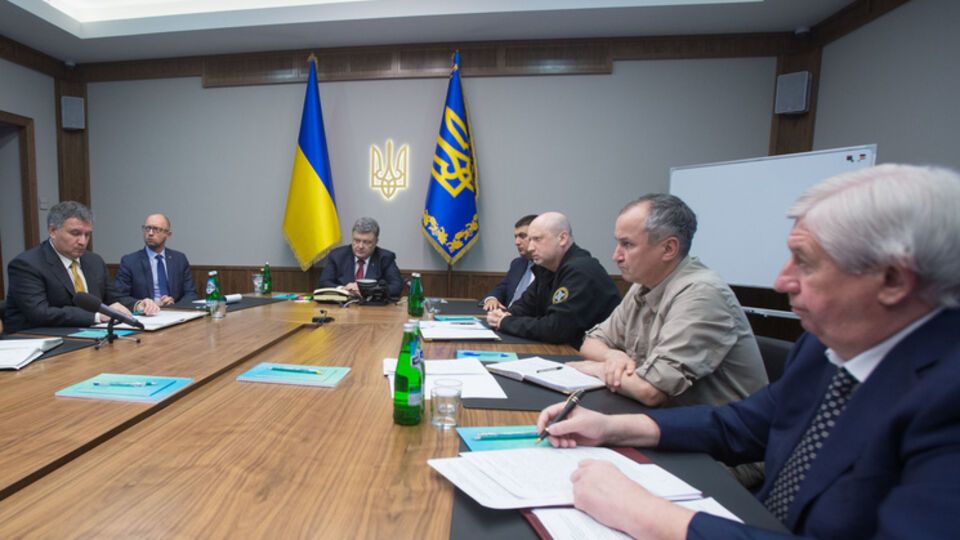 Порошенко: Это не сводки с фронта, где у нас три дня нет погибших, артиллерийских обстрелов, и не палят минометы