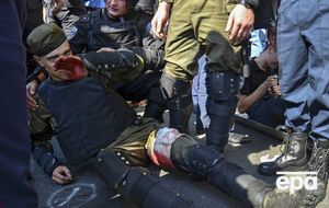 Аваков: Один убитый, 125 раненых, 12 человек на операционных столах, один боец в тяжелой коме, и врачи пока не дают прогнозов еще пятерым