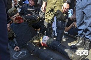 Аваков: Один убитый, 125 раненых, 12 человек на операционных столах, один боец в тяжелой коме, и врачи пока не дают прогнозов еще пятерым